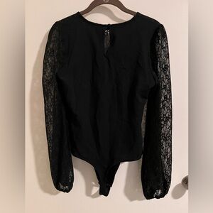 NWOT Lace sleeve bodysuit